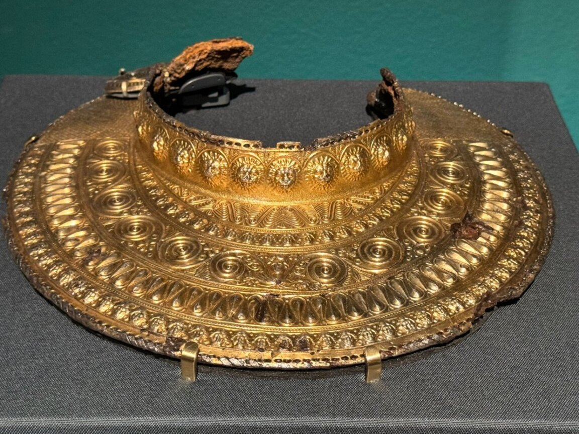 В изложбата в музея "Гети" от българска страна участват 14 музея с над 150 предмета.