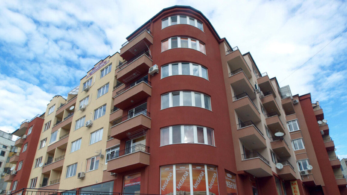 How will the adoption of the euro affect real estate prices in Bulgaria?