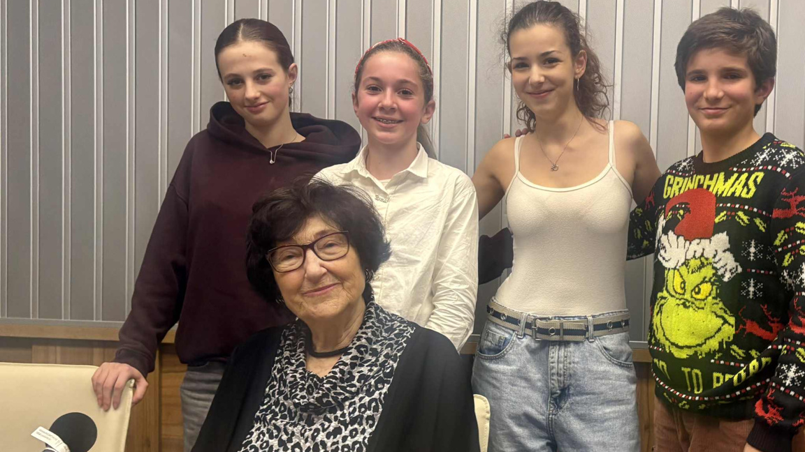 Неда, Ерма, Карина, Явор и Мария Атанасова