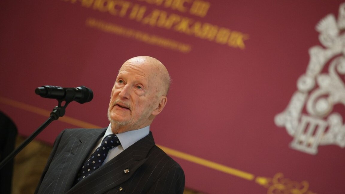 Симеон Сакскобургготски в Националния исторически музей (НИМ), който отбелязва 130-ата годишнина от рождението на цар Борис Трети с експозицията „Цар Борис ІІІ. Личност и държавник“. 3 октомври 2024 г.