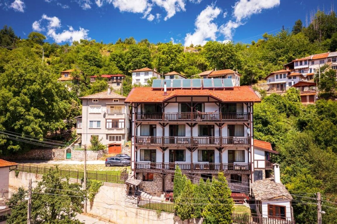 Des Rhodopes à la scène globale : le village Lévotchévo est un hub pour nomades du numérique