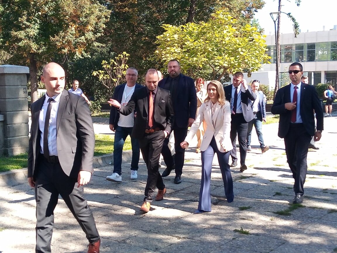 При необходимост председателят на Народното събрание ще свика извънредно парламента