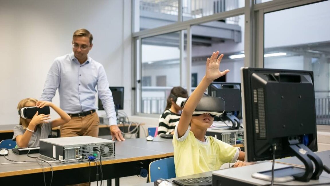 Bulgarian teachers discuss the role of AI in education at conference in London
