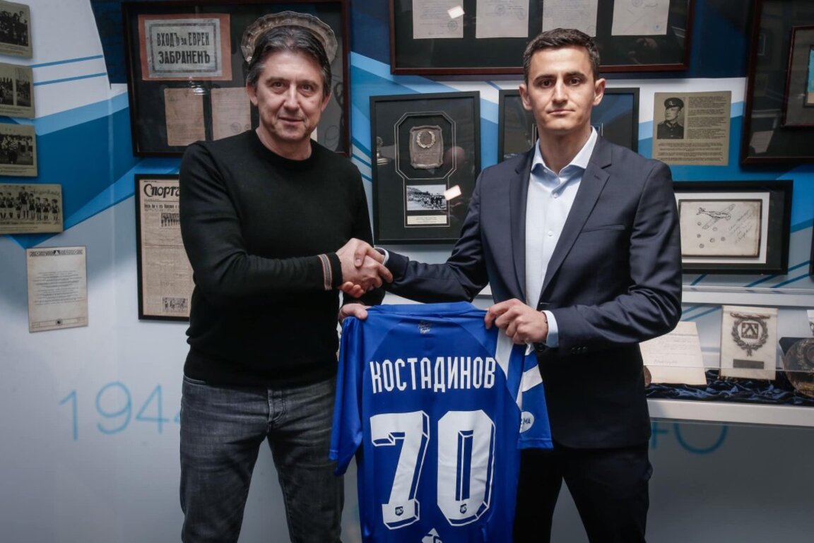 Георги Костадинов ще играе с №70 в Левски, след като подписа договор за година и половина