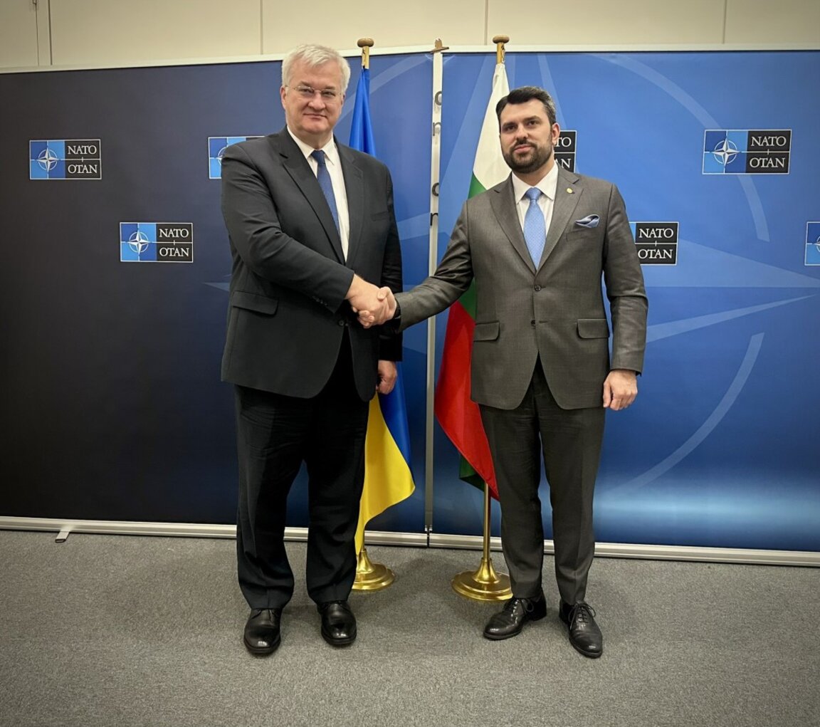 Andrii Sybiha and Georg Georgiev at the NATO meeting