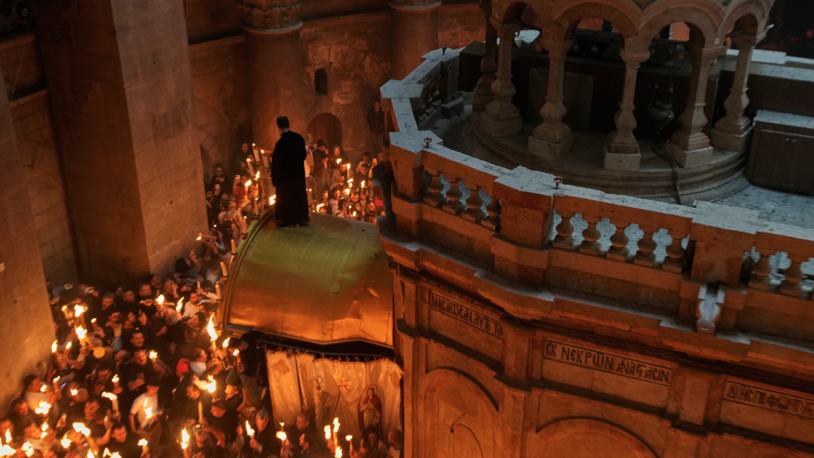 Благодатният огън слезе в храма на Божи гроб в Йерусалим