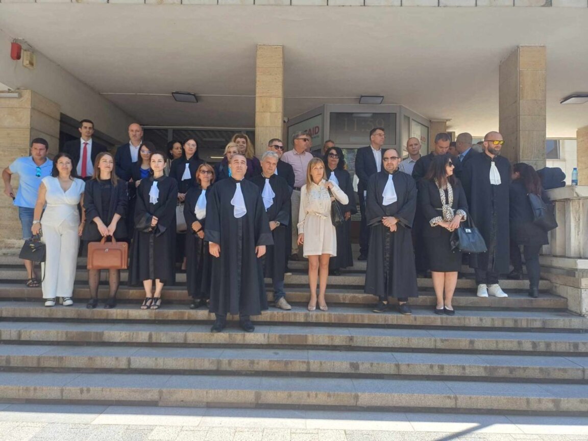 Адвокатите в Пловдив прекратяват протеста си от понеделник