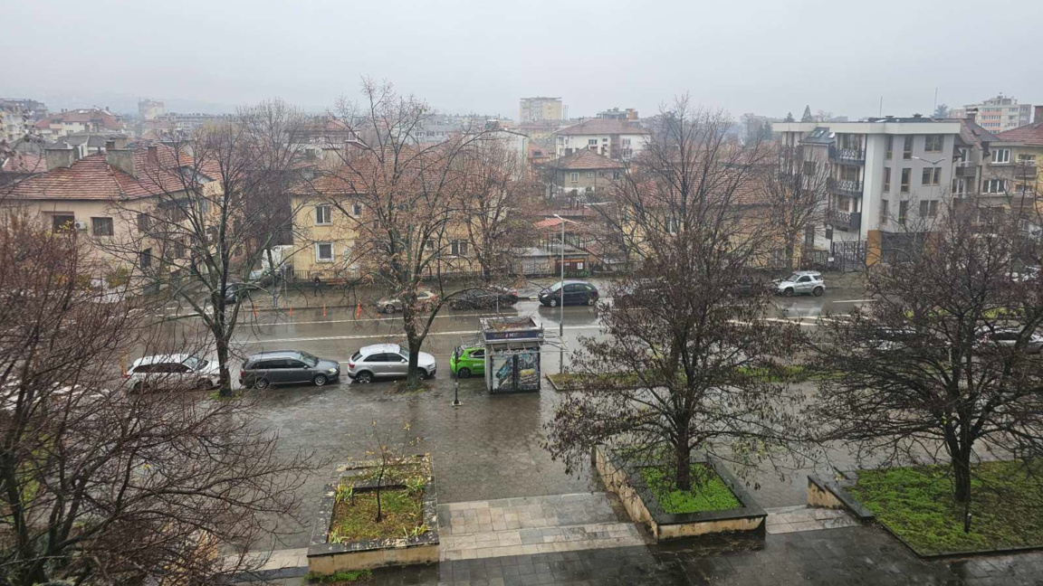 Интензивни валежи и локални наводнения в Благоевградско