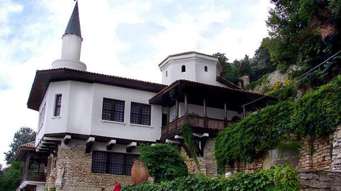 Изложба разказва за създаването на двореца в Балчик преди 100 години