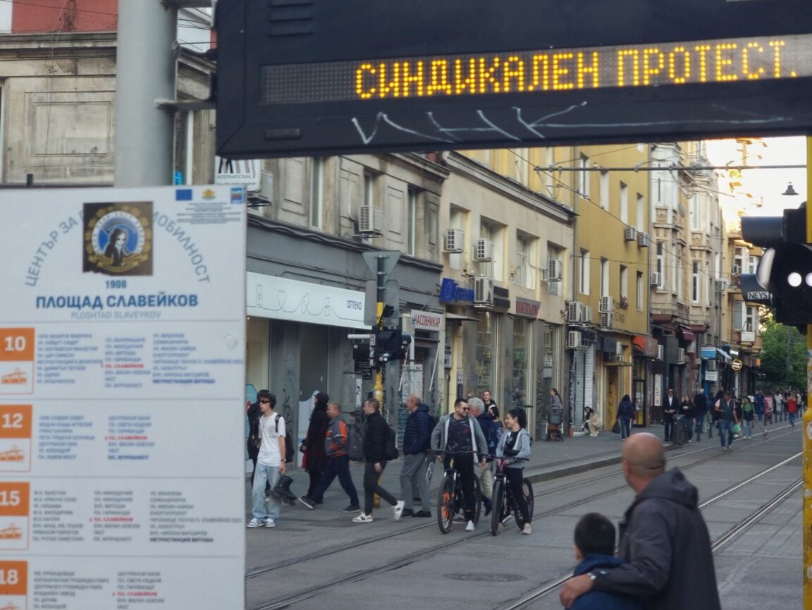 Без наземен градски транспорт в София и в понеделник, метрото ще се движи