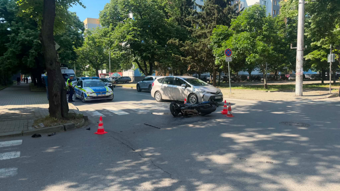 Моторист бе блъснат от лек автомобил тази сутрин в Стара Загора