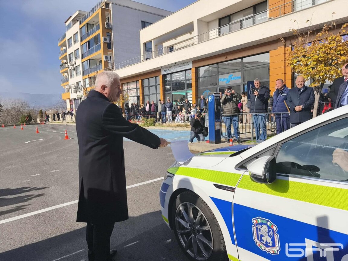 Зам.-министърът на вътрешните работи Любомир Йосифов дава старт на Националния конкурс "Пътен полицаи на годината"