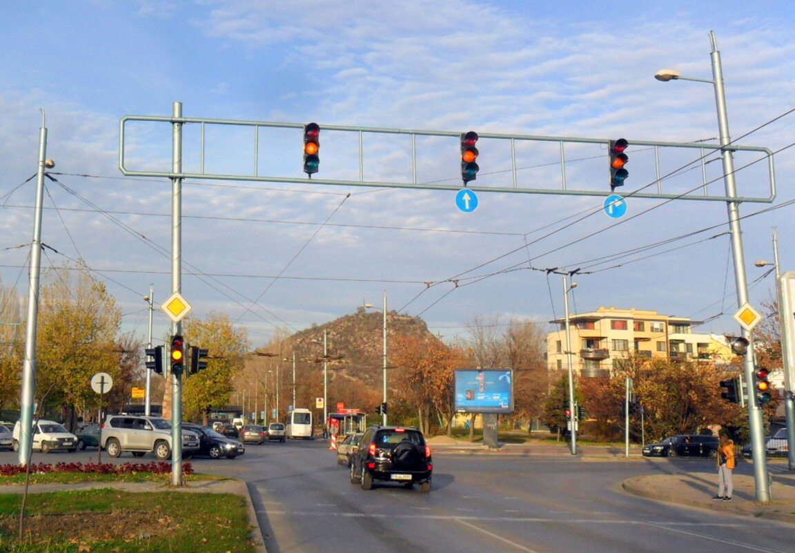 Футболен мач спира трафика по Коматевско шосе