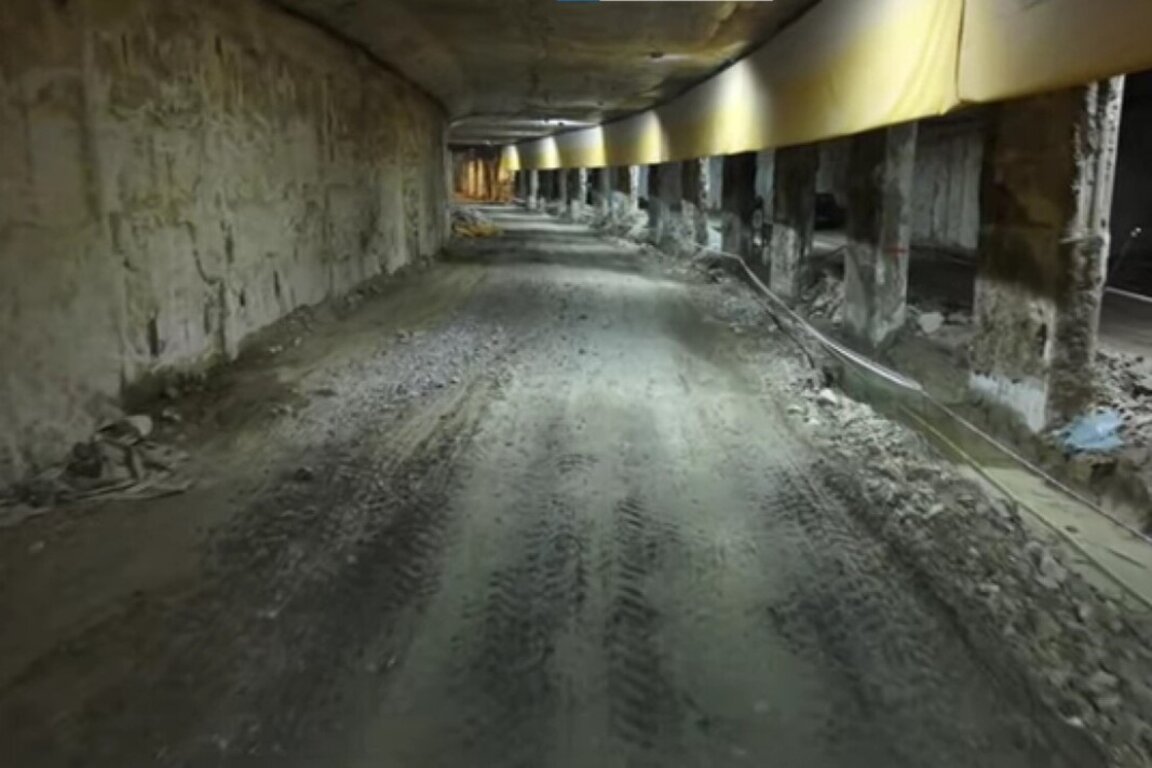 Министър Караджов инспектира пробива под жп гарата в Пловдив