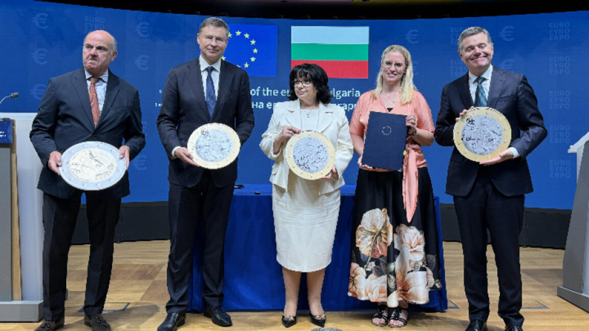 България вече е член на еврозоната, сменяме лева с евро