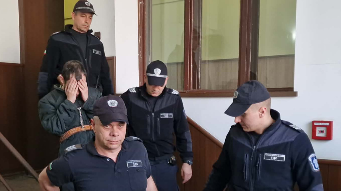 Оставиха в ареста сина, убил жестоко баща си в "Тракия"