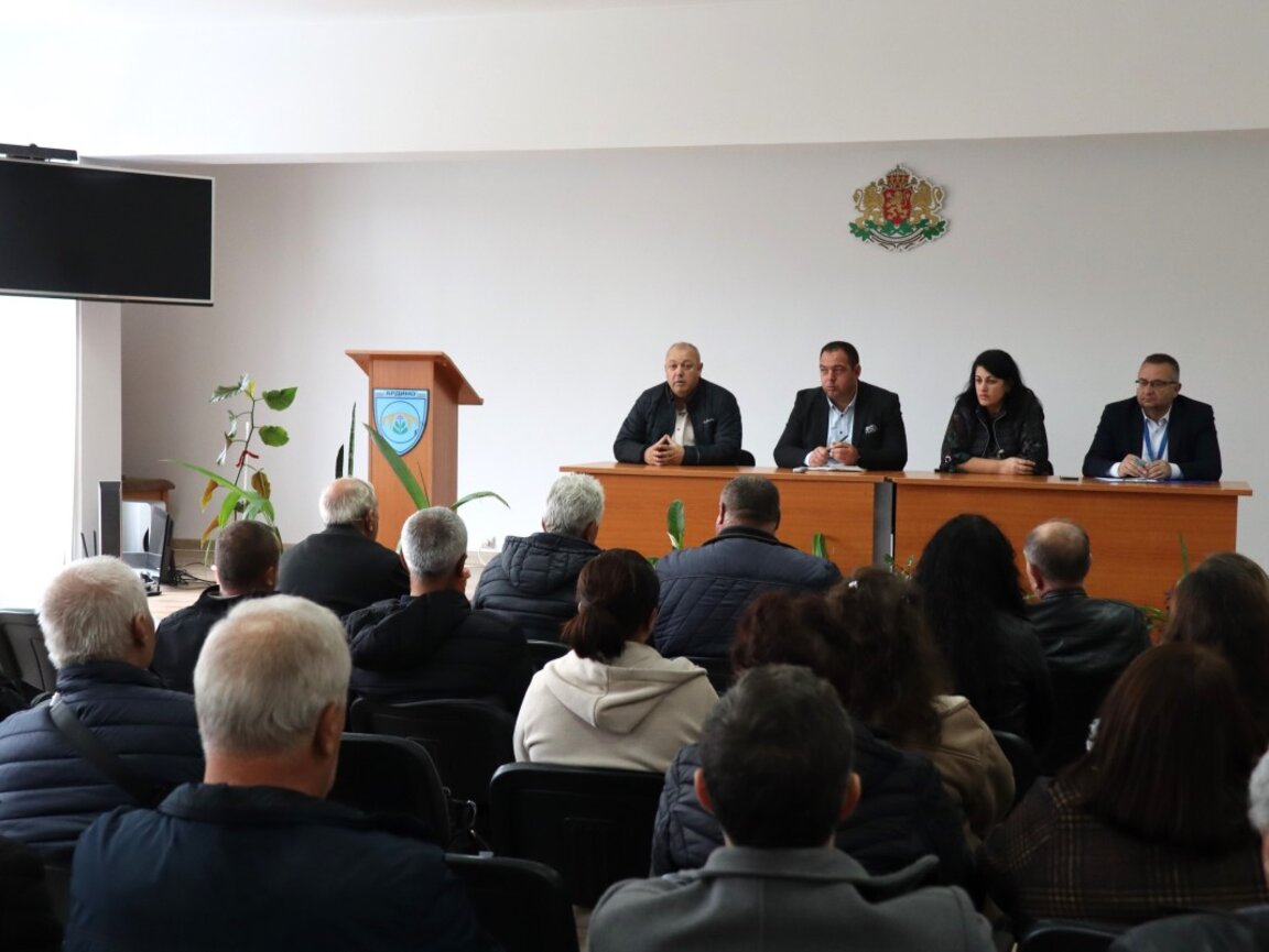 Момент от редовната месечна кметска среща в Ардино