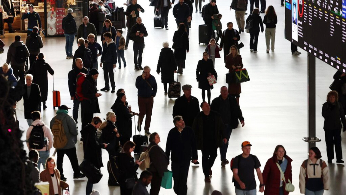 11 000 българи са напуснали Великобритания за година