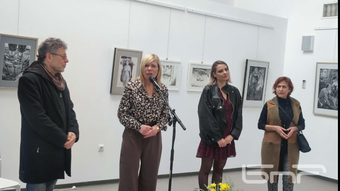 Изложба с графики по стихове на Христо Фотев бе открита в Бургас