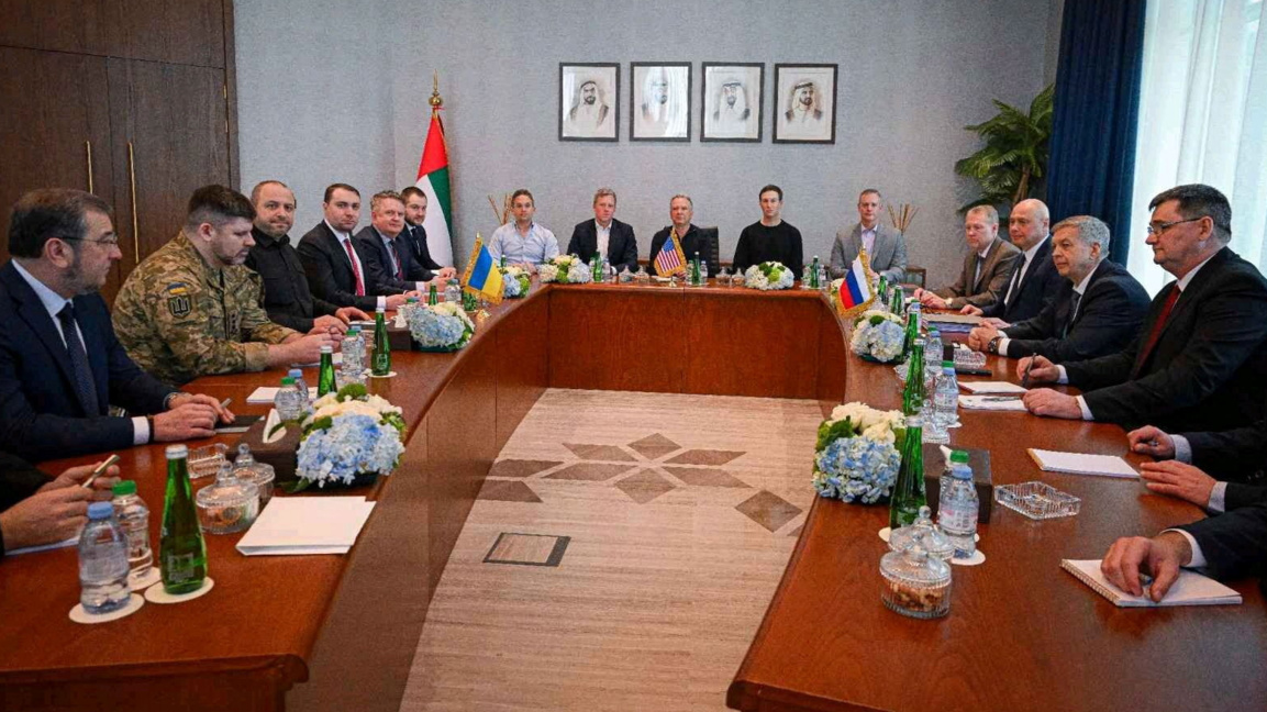 Тристранна среща между Украйна, Русия и САЩ в Абу Даби. Снимката е от предишния кръг преговори на 24 януари 2026 г.