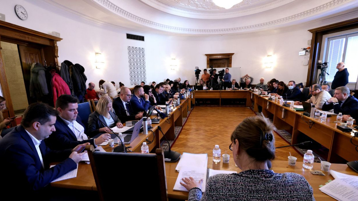 Предлагат поредно отлагане на създаването на избирателен район "Чужбина"