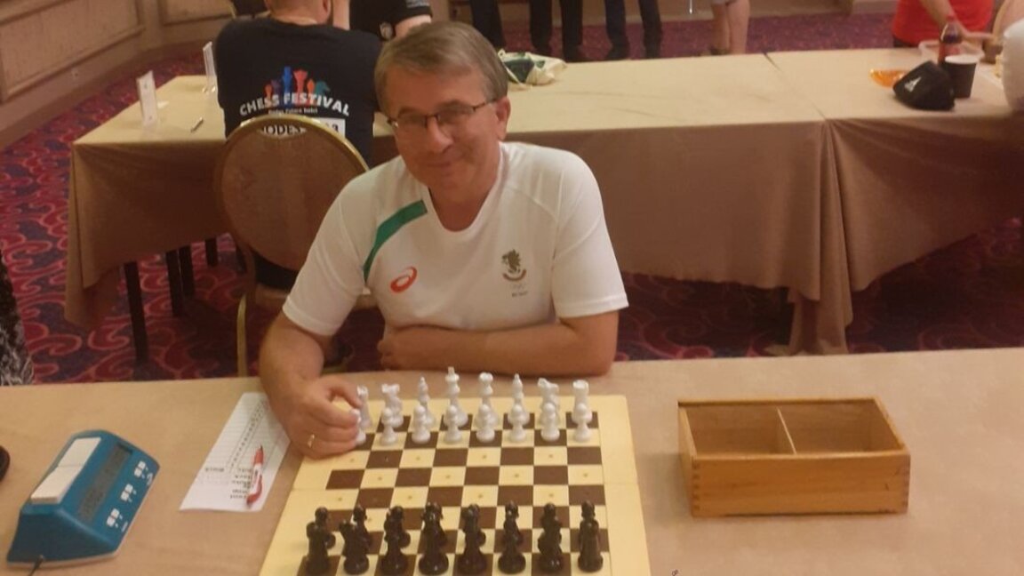 Bulgaristan'ın en iyi görme engelli satranç oyuncusu Rasim Nizam