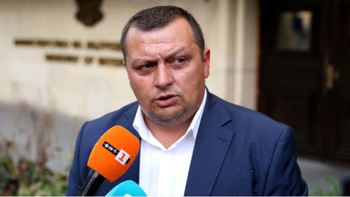 На аерогара Пловдив пристига летателна техника от ЕС, турски пожарникари помагат в района на Лесово