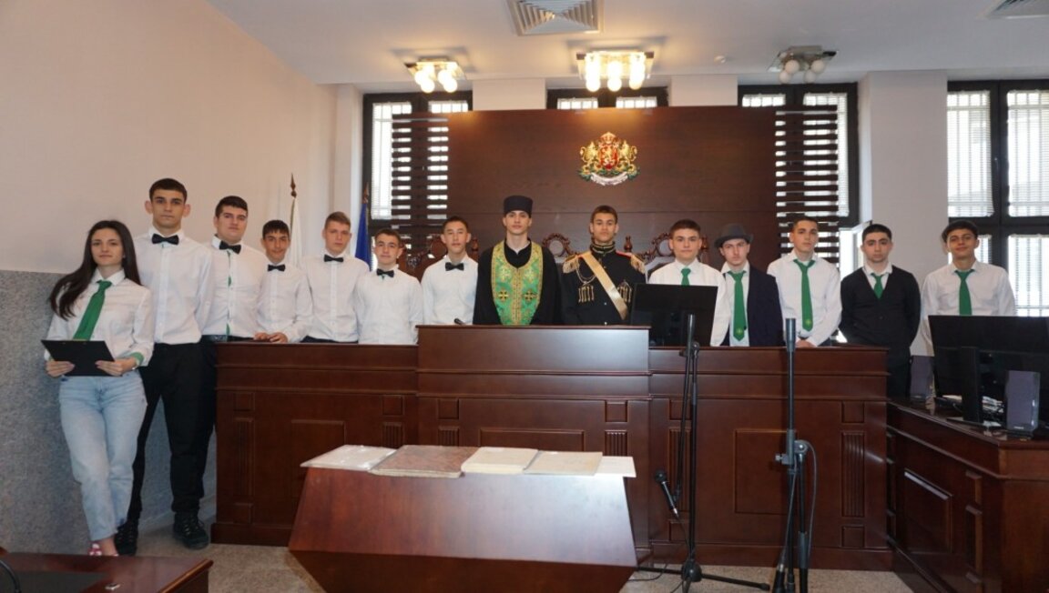 Ученици от Видин пресъздадоха събитията, свързани с приемането на Търновската конституция