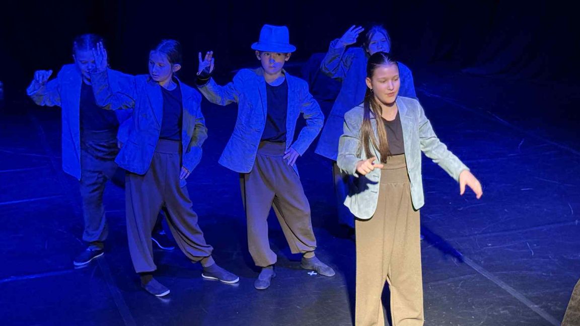 МОМО по мотиви от Михаел Енде...