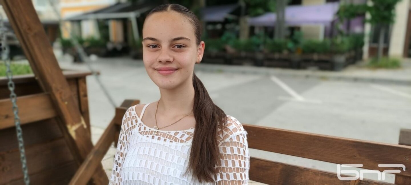 15 годишната Каролина Йотова е първенец в изучаването на китайски език