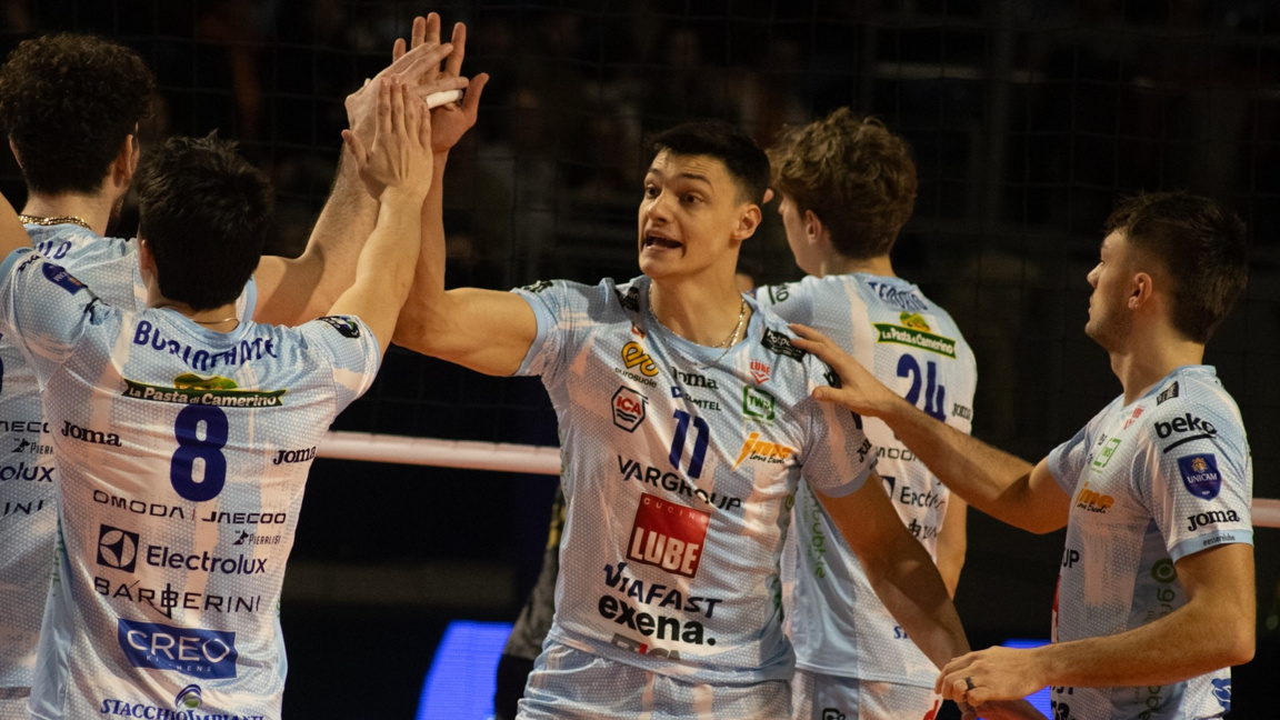 Александър Николов (№11) беше най-резултатен в двубоя.