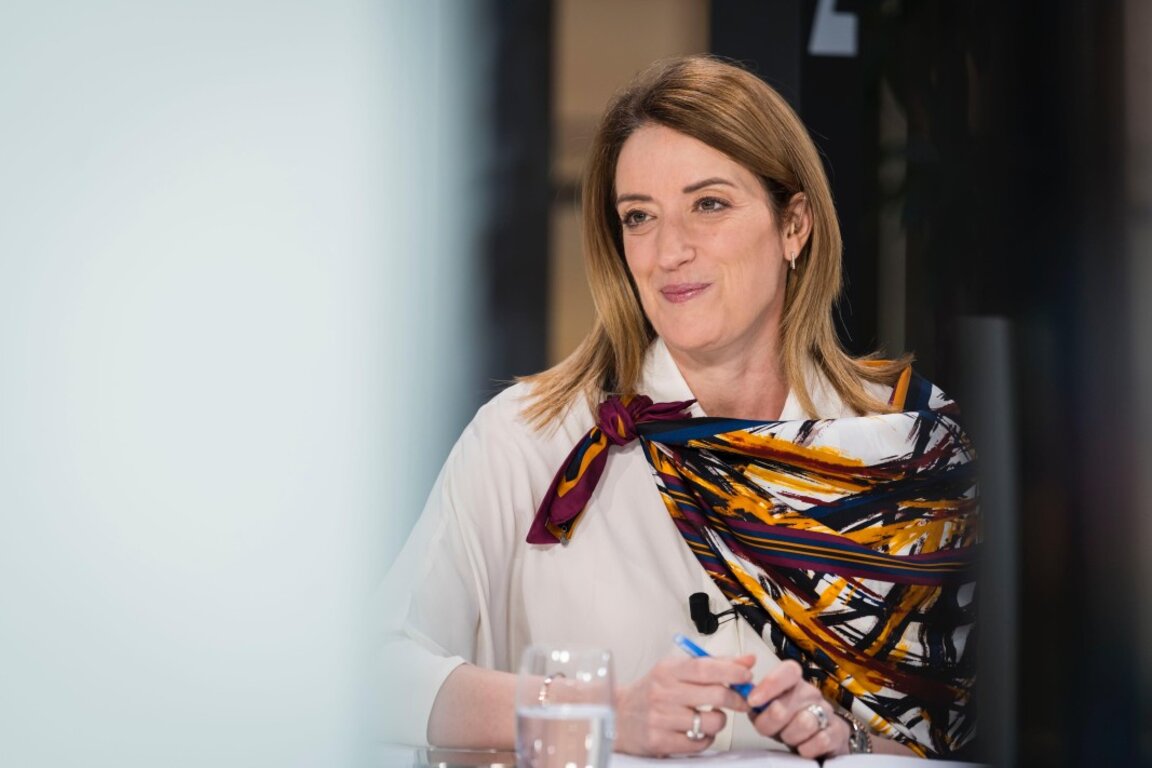 Роберта Мецола, която председателства ЕП в "Срещата на Върха на Евранет плюс"