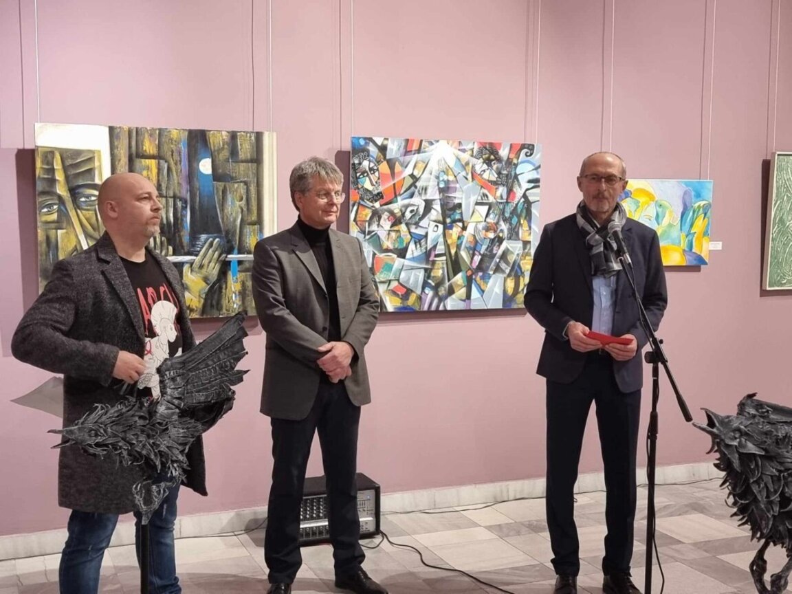 Откриха традиционната коледна изложба на кюстендилските художници