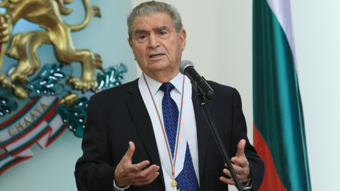 Президентът Румен Радев отличи с орден „Стара планина“ първа степен, световноизвестния израелски писател, историк и политик проф. Михаел Бар-Зоар.