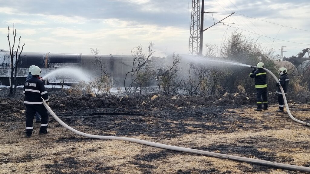 Kesselwagen mit Treibstoff entgleist – Großbrand nach Zugunglück