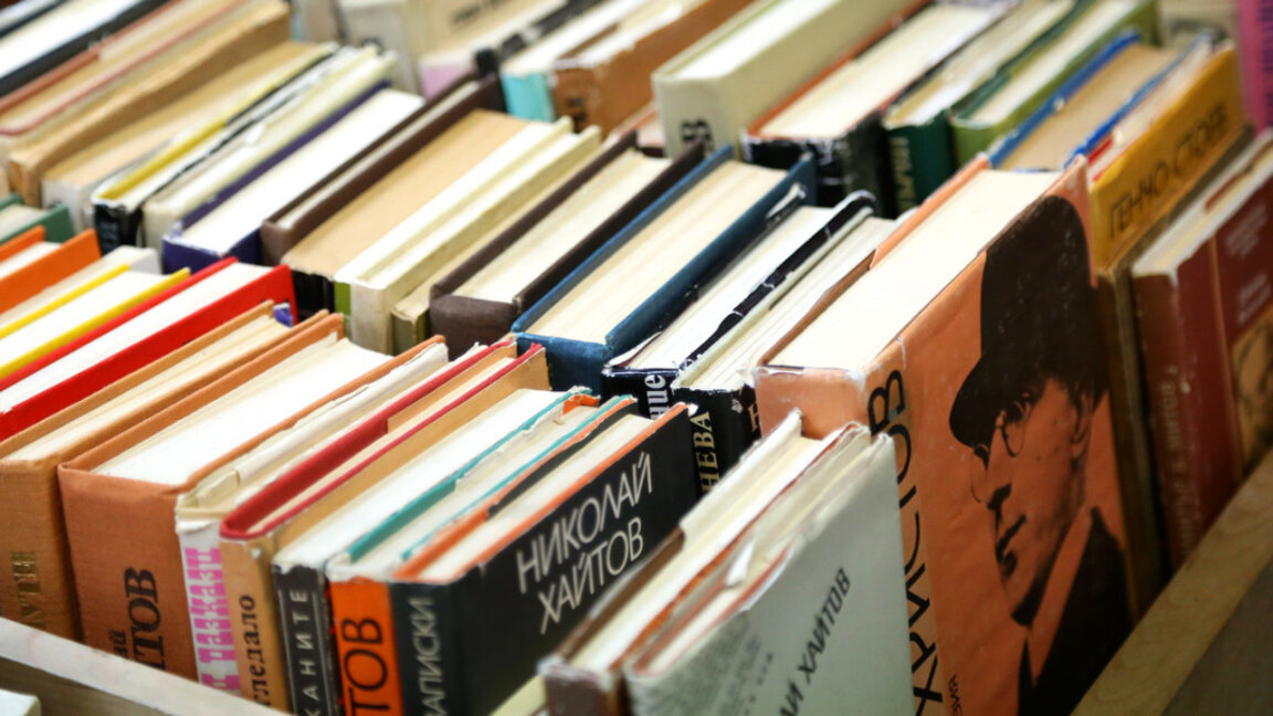 "Преди и след": Истории за цензуриране, нагаждане и неудобни писатели