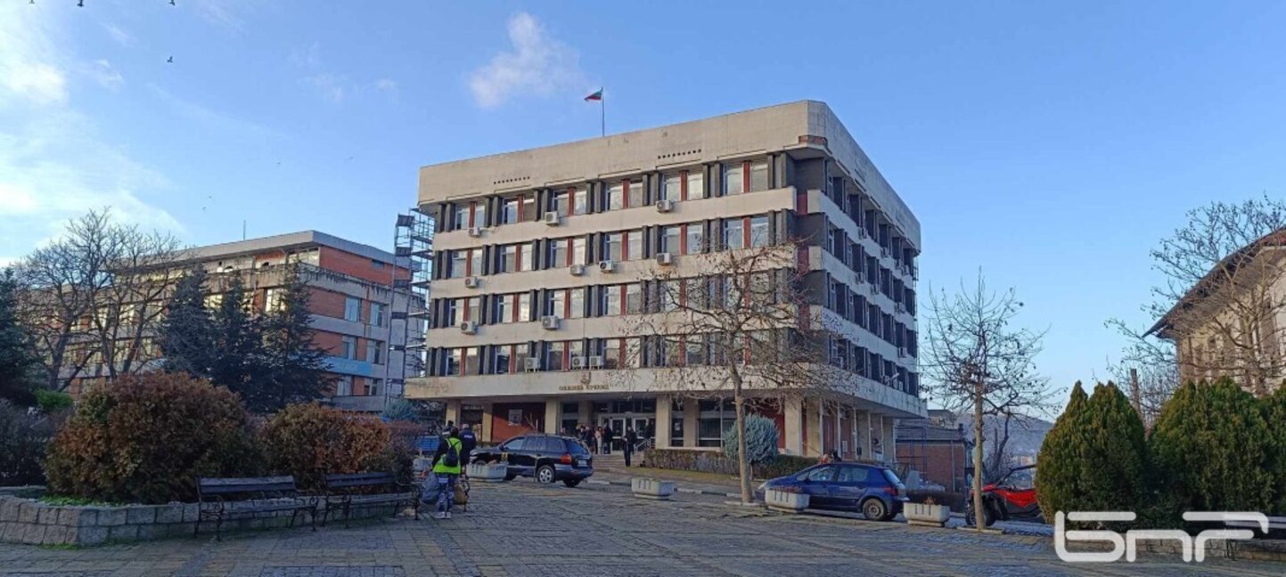 Кметът на Средец внесе докладна за отмяна на решението за фотоволтаичния парк край Дюлево