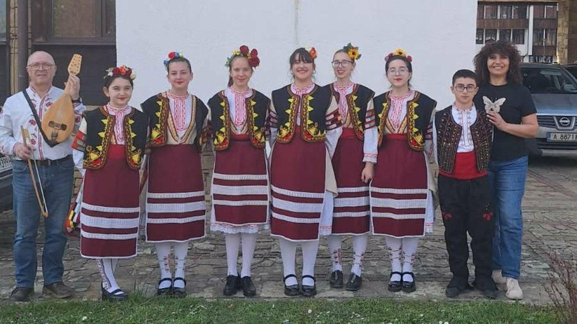 Фолклорна група "Песнопойче“ с първа наг...