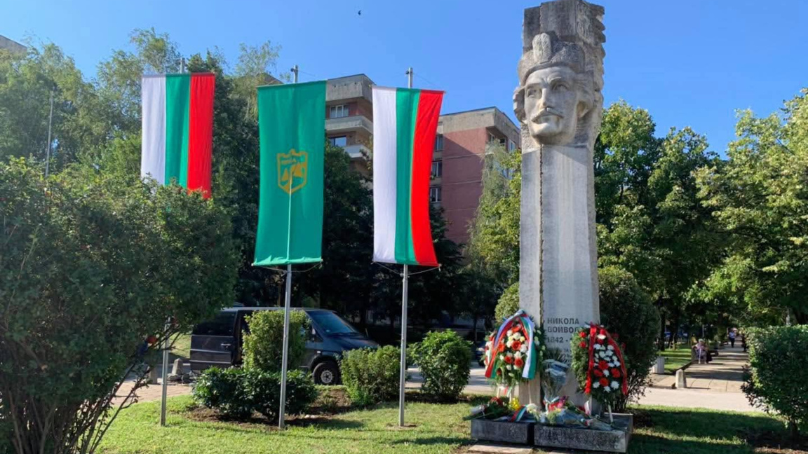 Враца, паметник на Никола Войводов