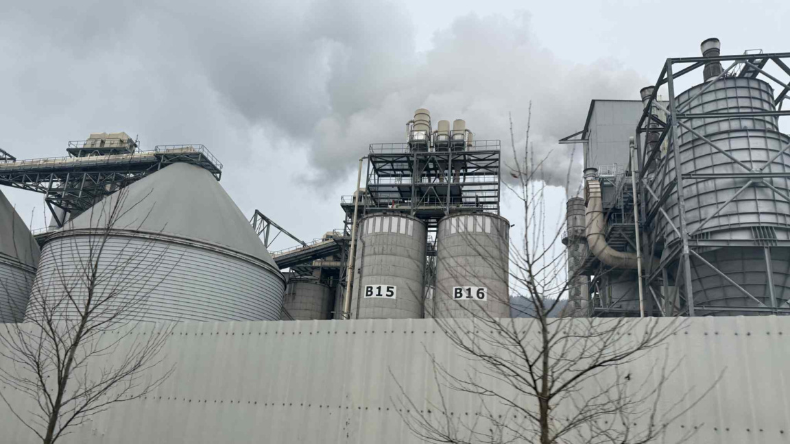 Заводът на "Кроношпан" във Велико Търново.