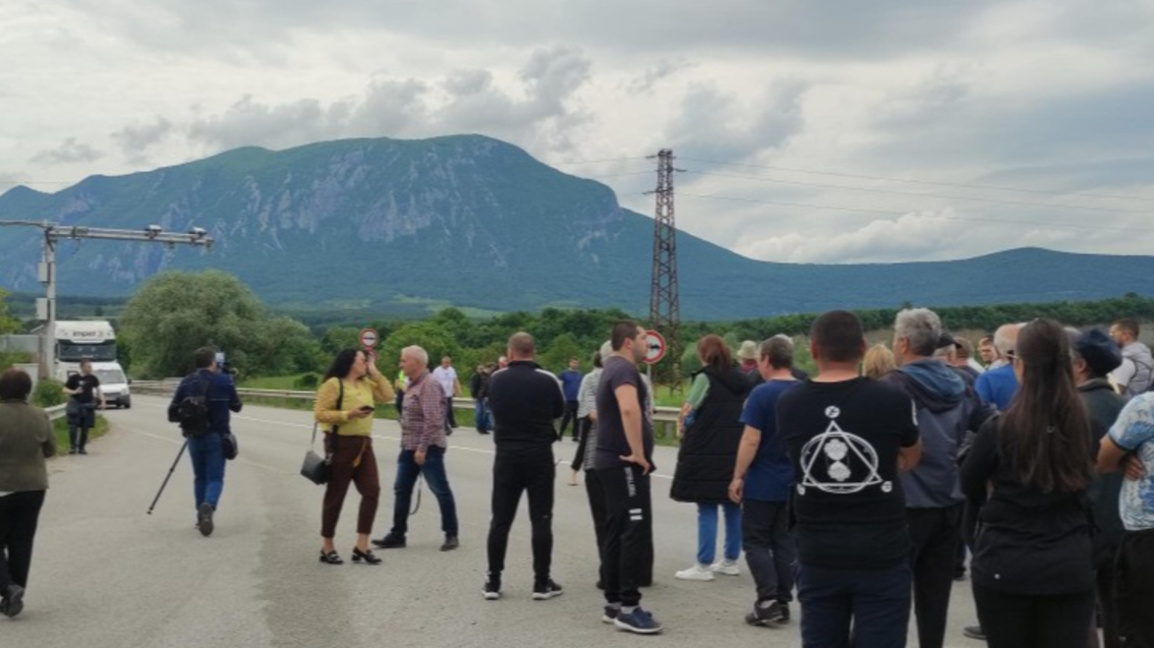 Жителите на Огняново протестират за пореден път