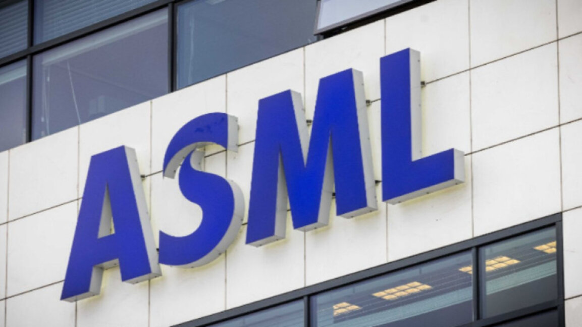 Водещата компания за машини за чипове ASML предупреди за негативен ефект от митата на САЩ
