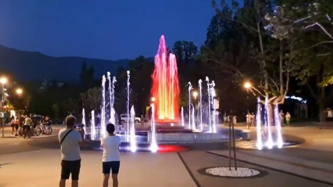 Armonía entre el agua y el entorno urbano - Varshéts tiene una nueva fuente cantarina