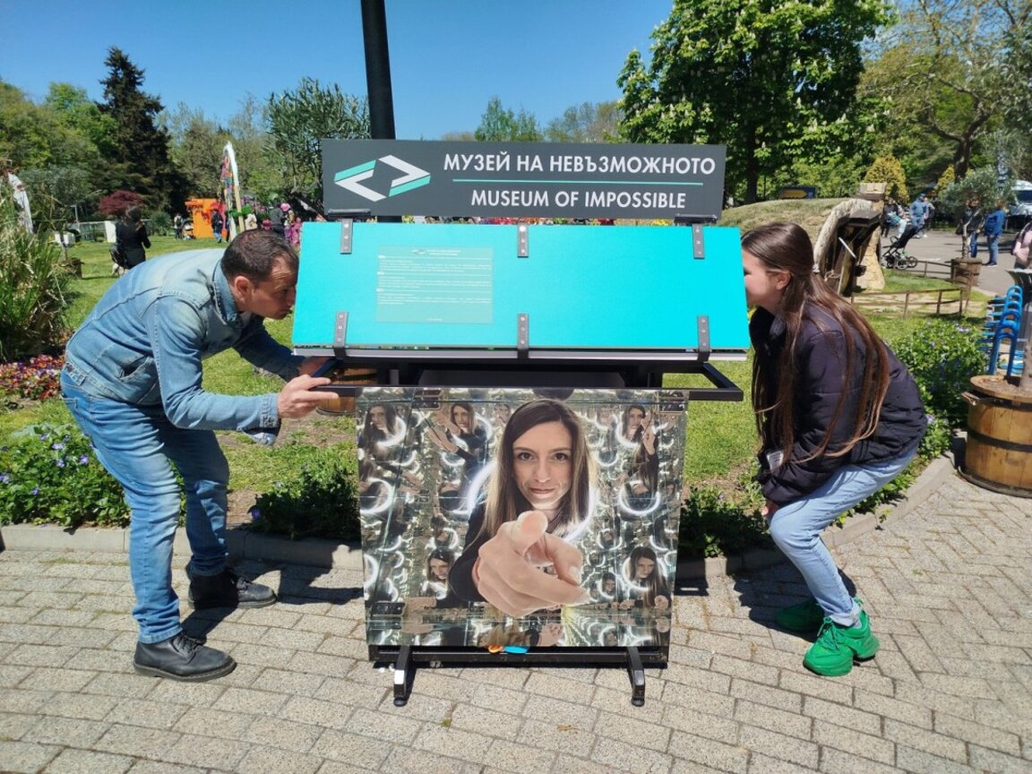 Гигантски калейдоскоп - новата атракция в "Ченгене скеле"