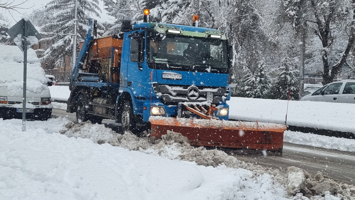 АПИ: 227 машини чистят републиканските пътища
