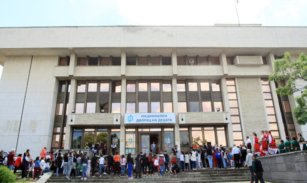 Награждават победителите в три конкурса за българите по света в Двореца на децата в София