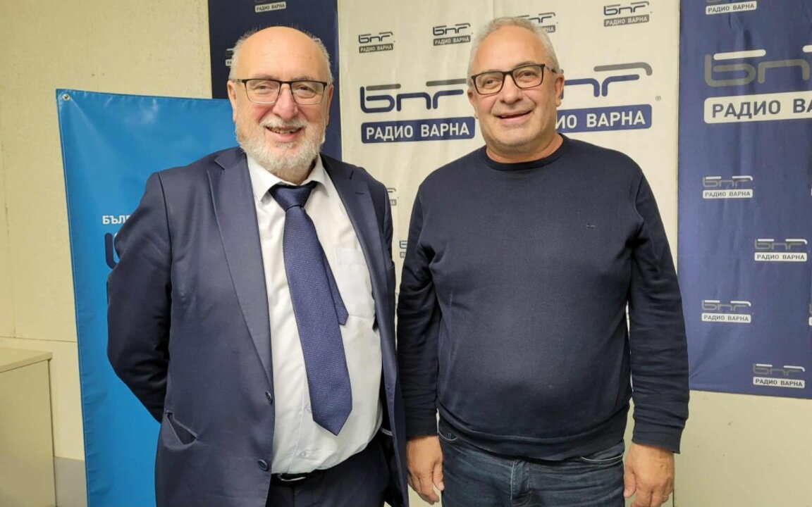 Двамата историци в студиото на Радио Варна