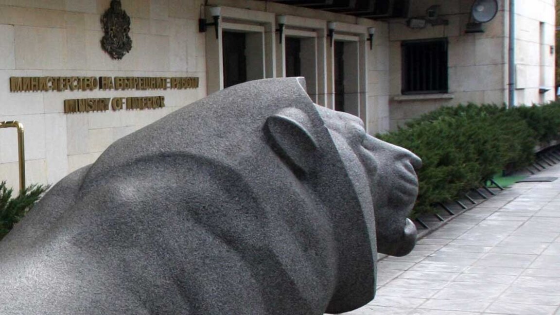 МВР заподозря началници в небрежност по случай, свързан със задържания за двойното убийство