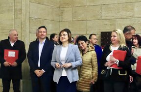 БСП се регистрира за предсрочните избори и евровота
