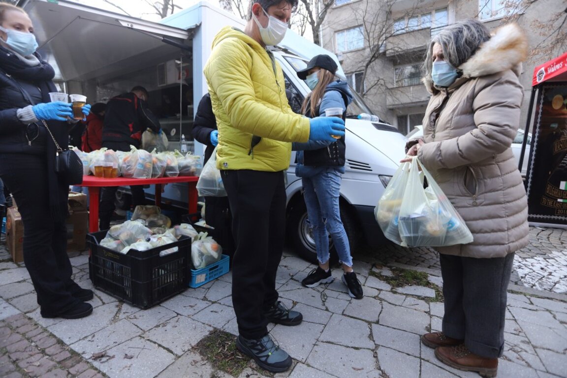 "3330 топли обяда“ за поредна година на "Вишнева" в София